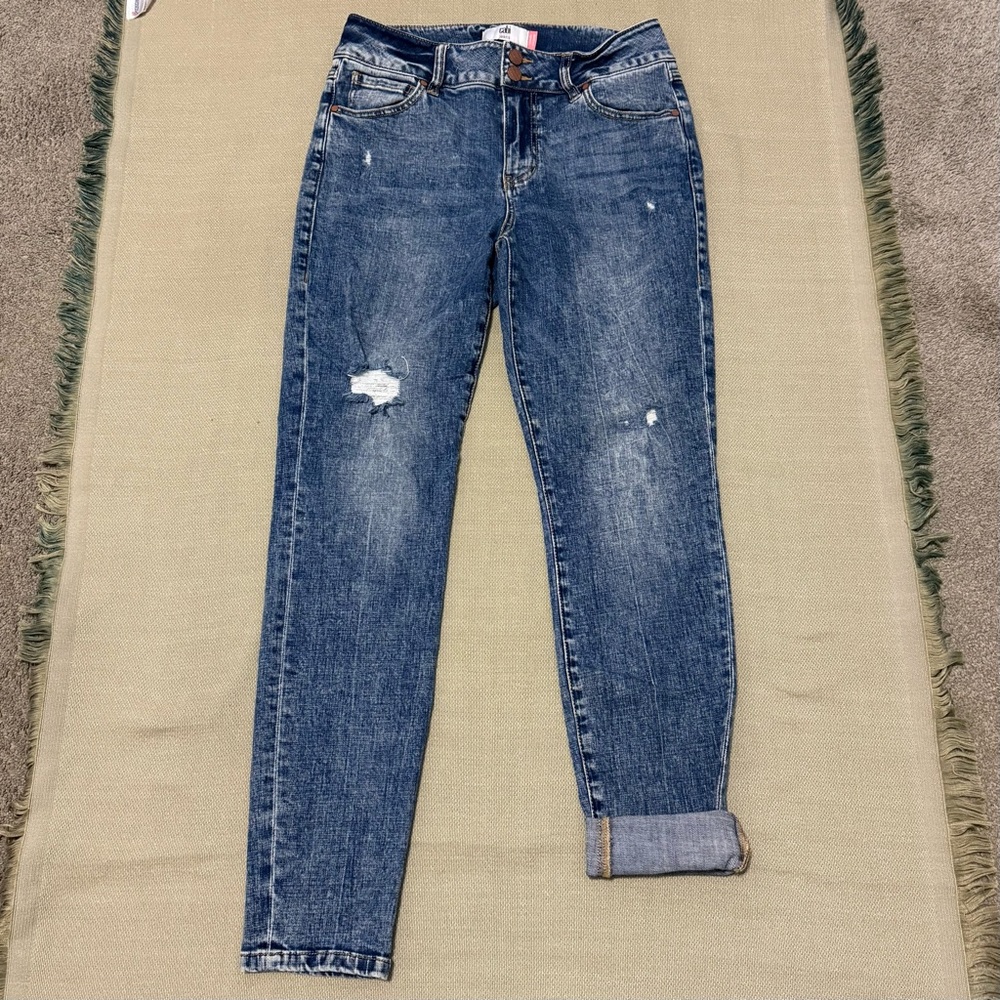 Cabi #4153 Blue Jeans Cinch Skinny Mid Rise Acid Wash Distressed Denim. Sz.8